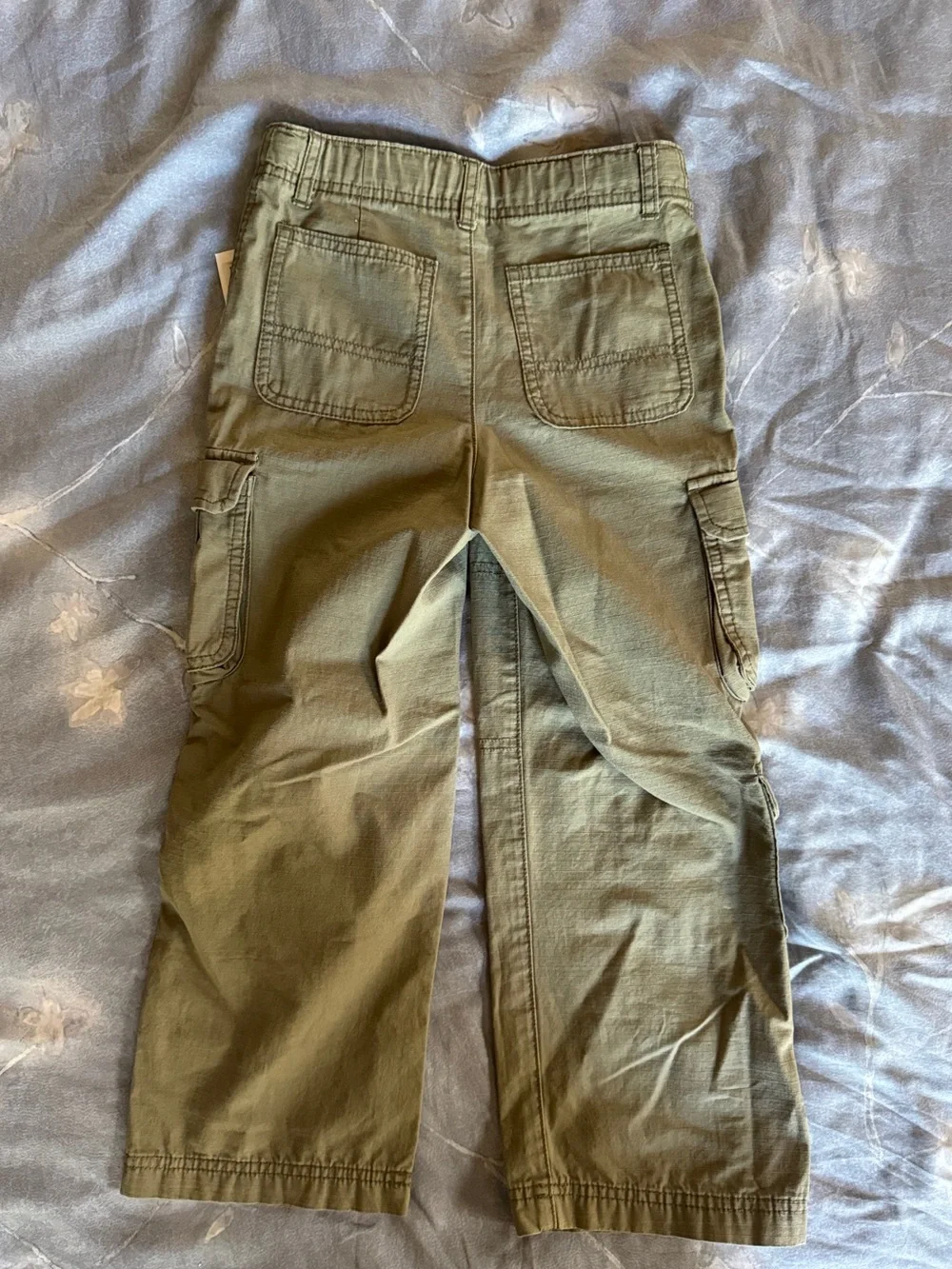 Kids Baggy Cargo Pants in Olive Green size 6
